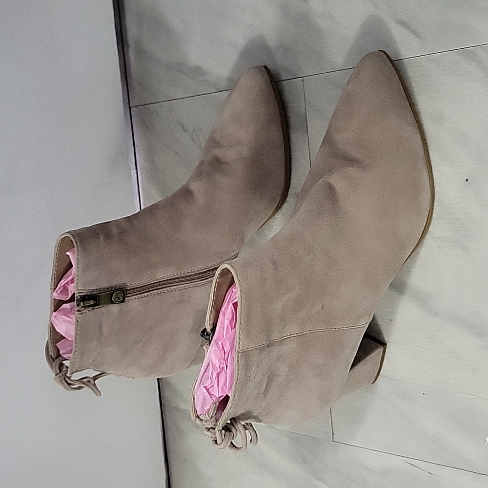 Blondo Women's Tiana Waterproof Ankle Bootie